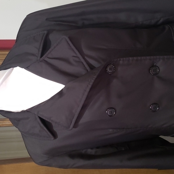 GALLERY black medium raincoat - Picture 2 of 10